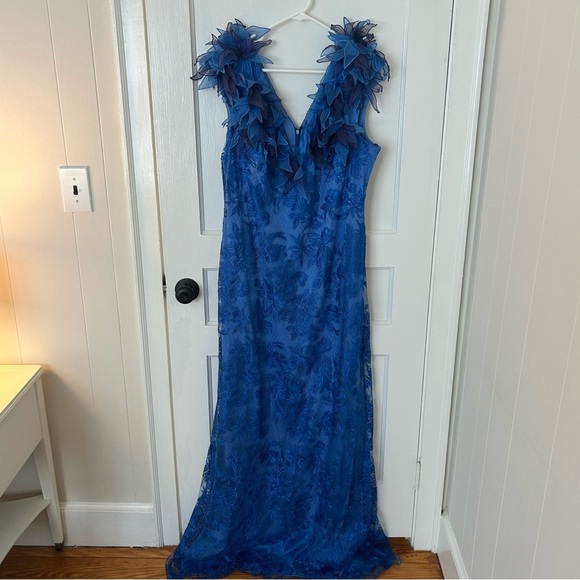 NWT Tadashi Shoji Liana Floral Embellished Elegant Blue Lace Gown Frilly Vneck - Picture 2 of 8